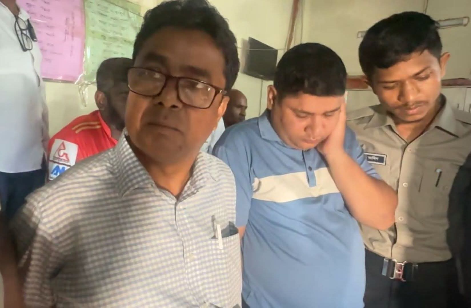 রংপুরে কুরিয়ার পার্সেলের আড়ালে মাদক পাচার: ১৬ হাজার ট্যাপেন্টাডলসহ ২ ওষুধ কোম্পানির কর্মকর্তা আটক