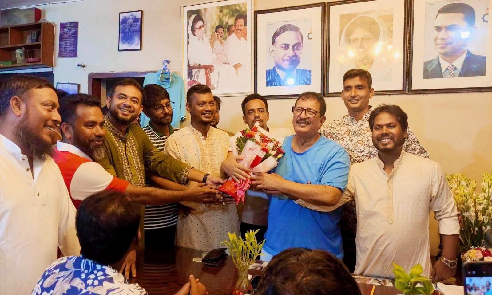 ভূমিমন্ত্রী মিজানুর রহমান মিনুর সঙ্গে সৌজন্য সাক্ষাৎ রাজশাহী মহানগর যুবদলের নবনিযুক্ত যুগ্ম আহ্বায়কদের