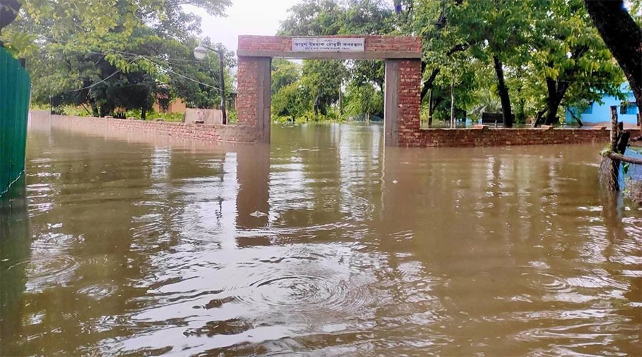 চট্টগ্রামে পাহাড়ধস ও ঢলের পানিতে ৫ দিনে ৩৩ প্রাণহানি, পানিবন্দি লাখো মানুষ